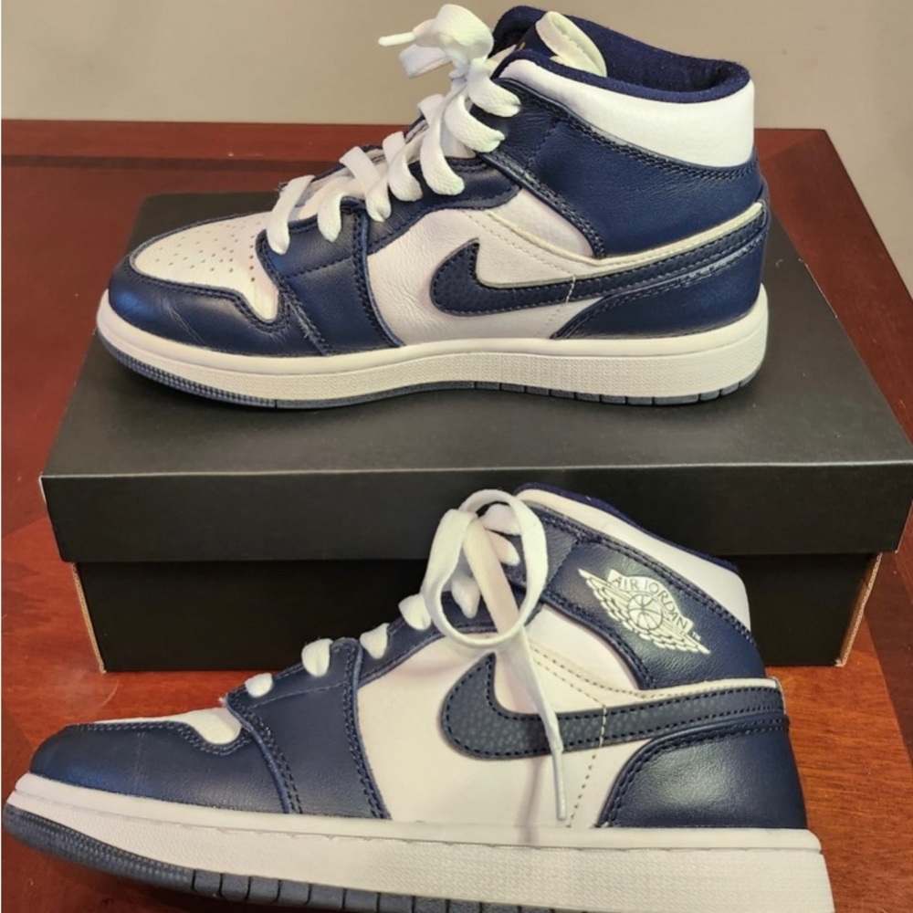 Jordan 1 Retro - Picture 3 of 12